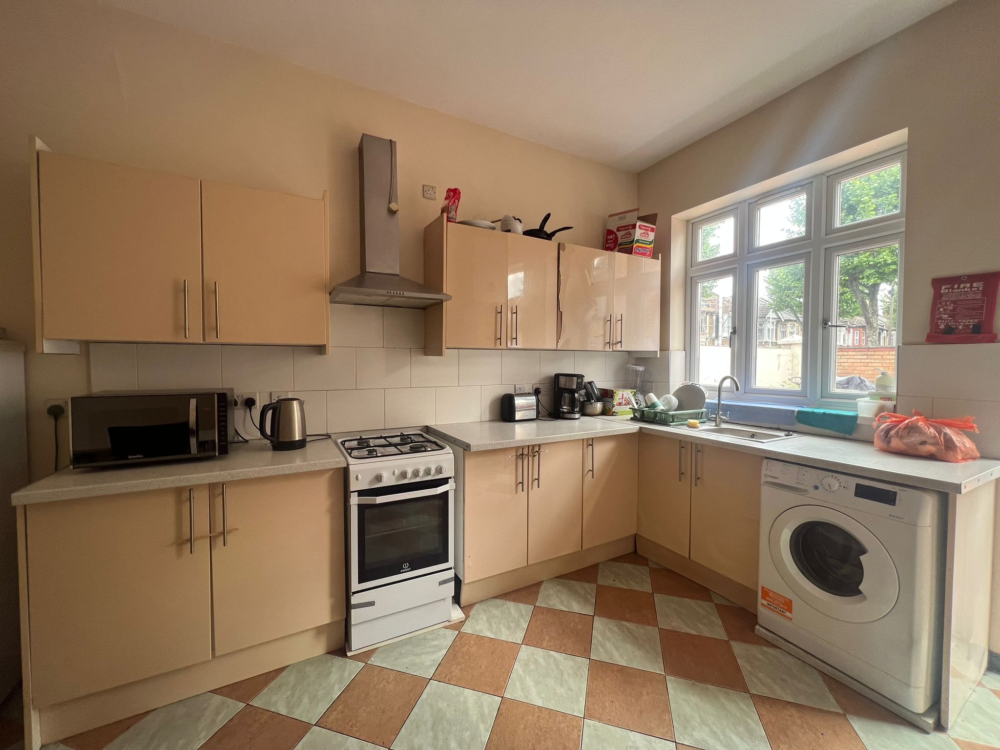 Room Shrewsbury Road in Greater London