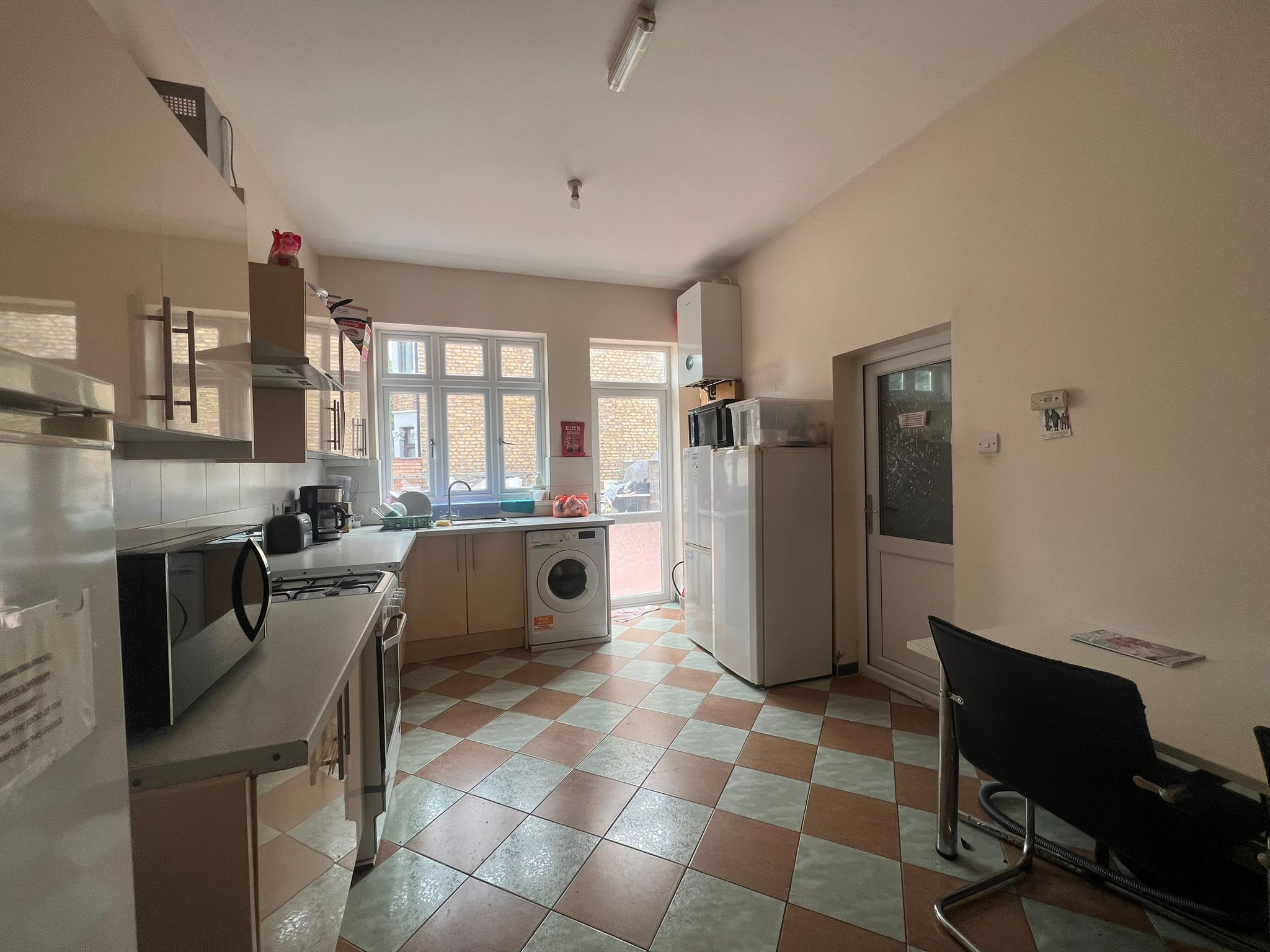 Room Shrewsbury Road in Greater London