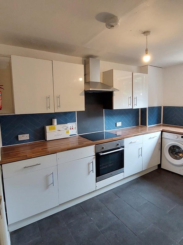 Room Millender Walk in Greater London