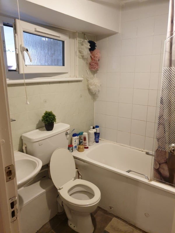 Room Millender Walk in Greater London