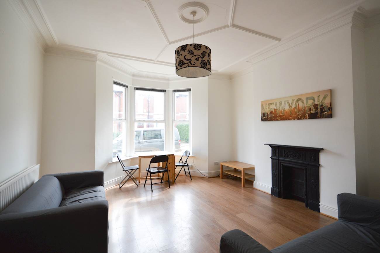 Flat Osborne Road in Newcastle upon Tyne