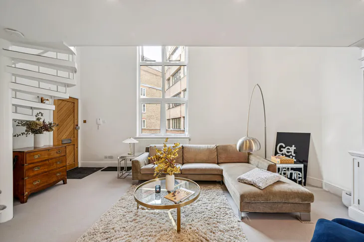 Flat Whittaker Street in Greater London