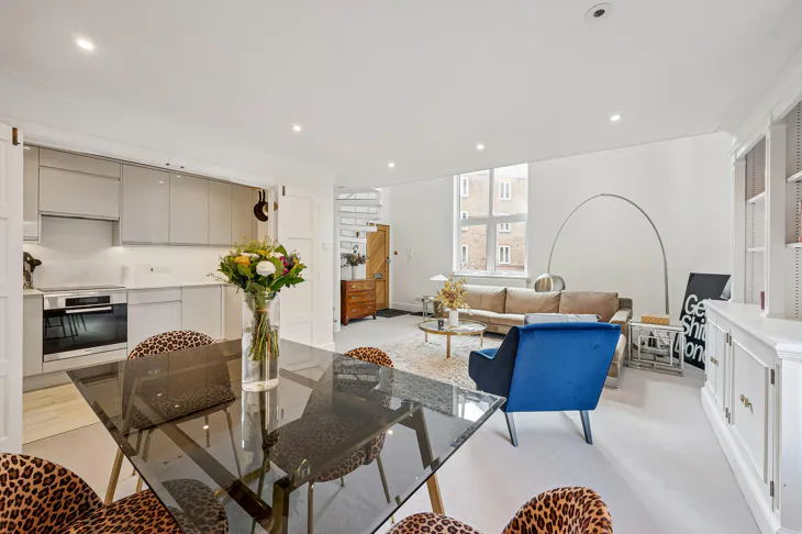 Flat Whittaker Street in Greater London