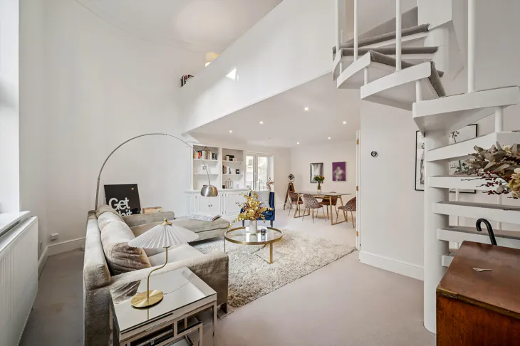 Flat Whittaker Street in Greater London