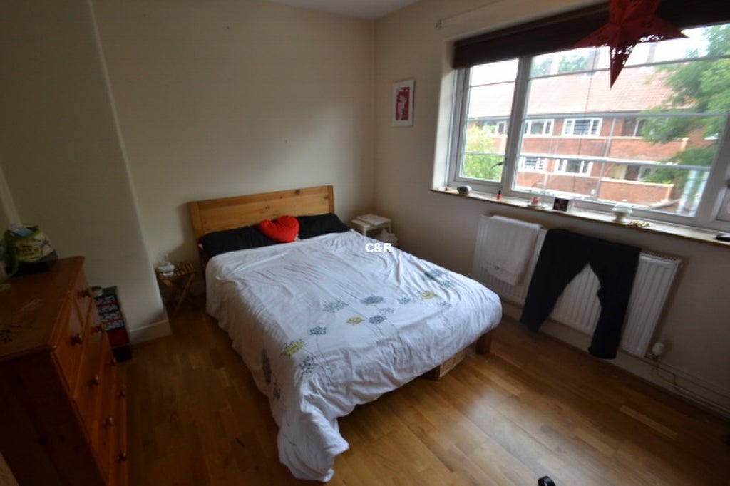 Flat Hunmanby Avenue in Manchester