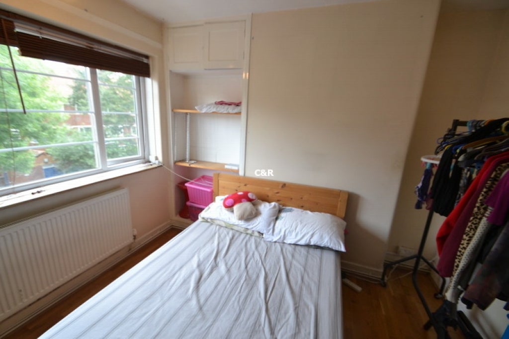 Flat Hunmanby Avenue in Manchester