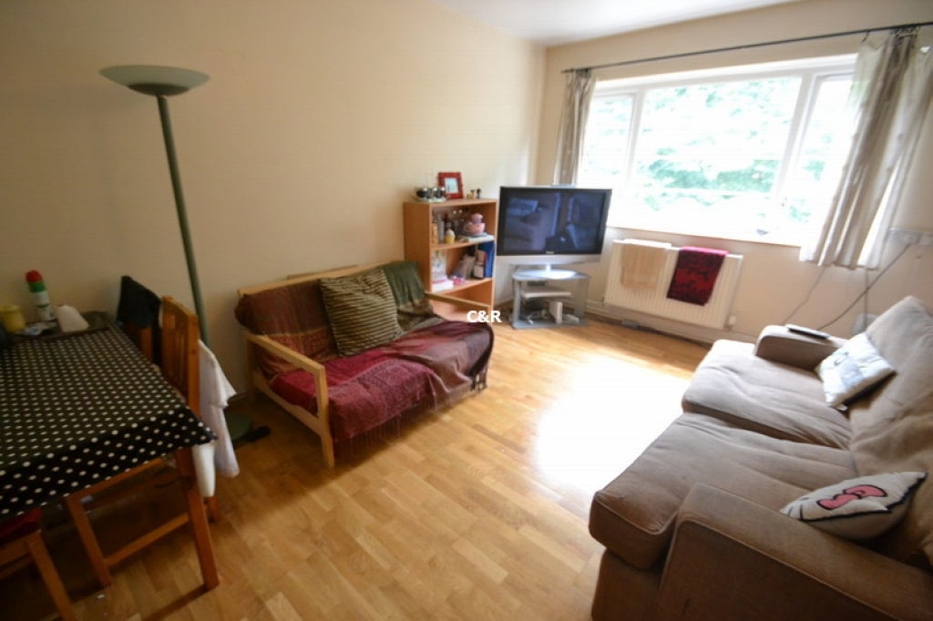 Flat Hunmanby Avenue in Manchester
