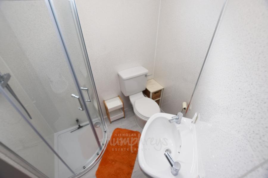 Room Lutterworth Road in Northampton