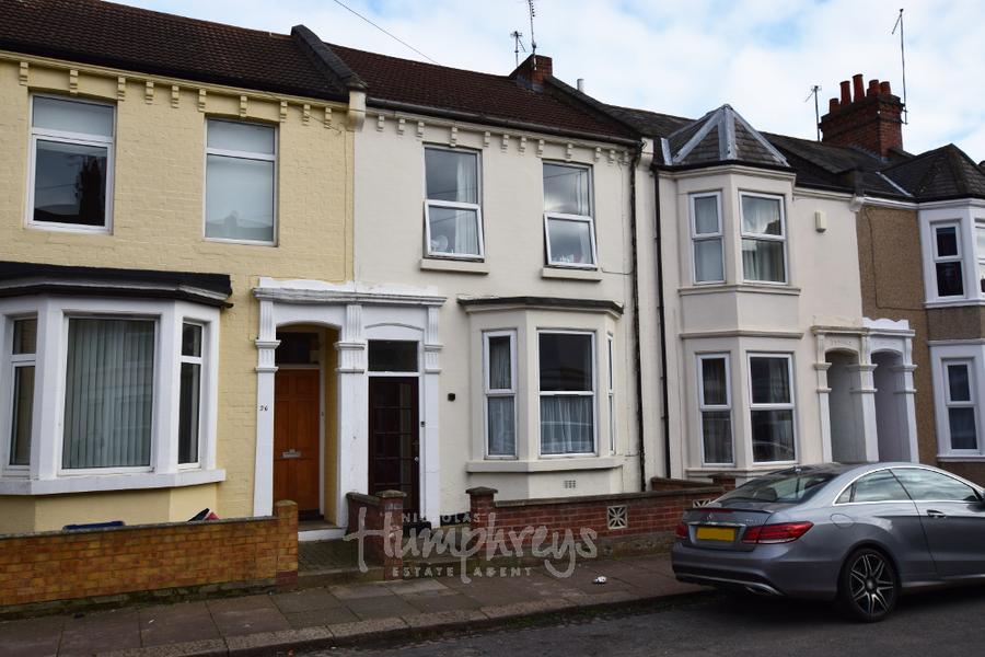 Room Lutterworth Road in Northampton