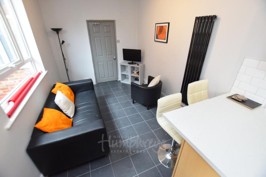 Room Lutterworth Road in Northampton