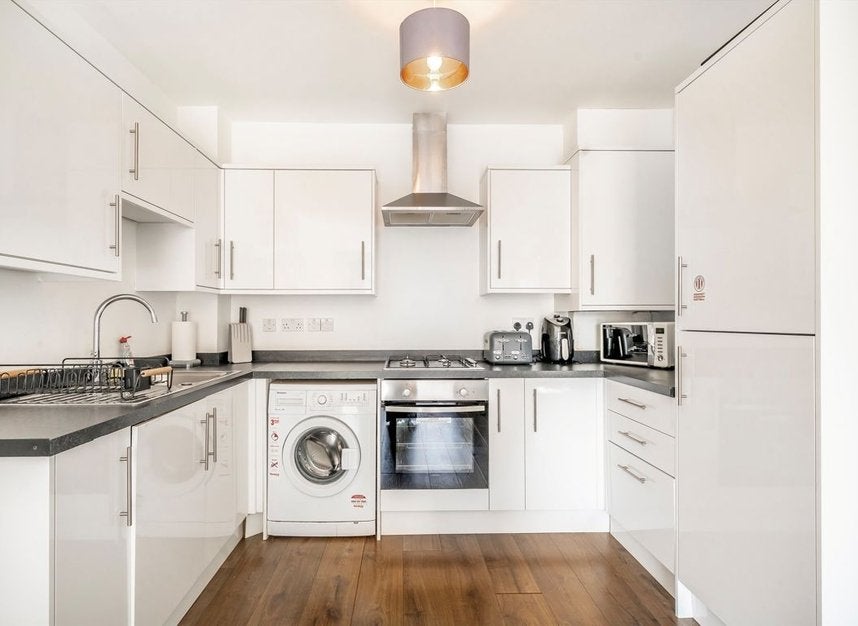 Flat Buckhurst Street in Greater London
