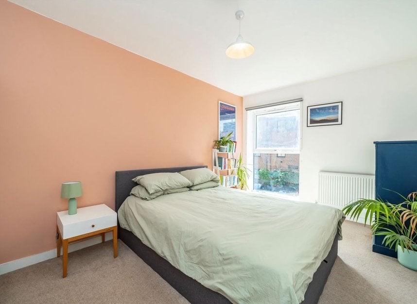Flat Buckhurst Street in Greater London