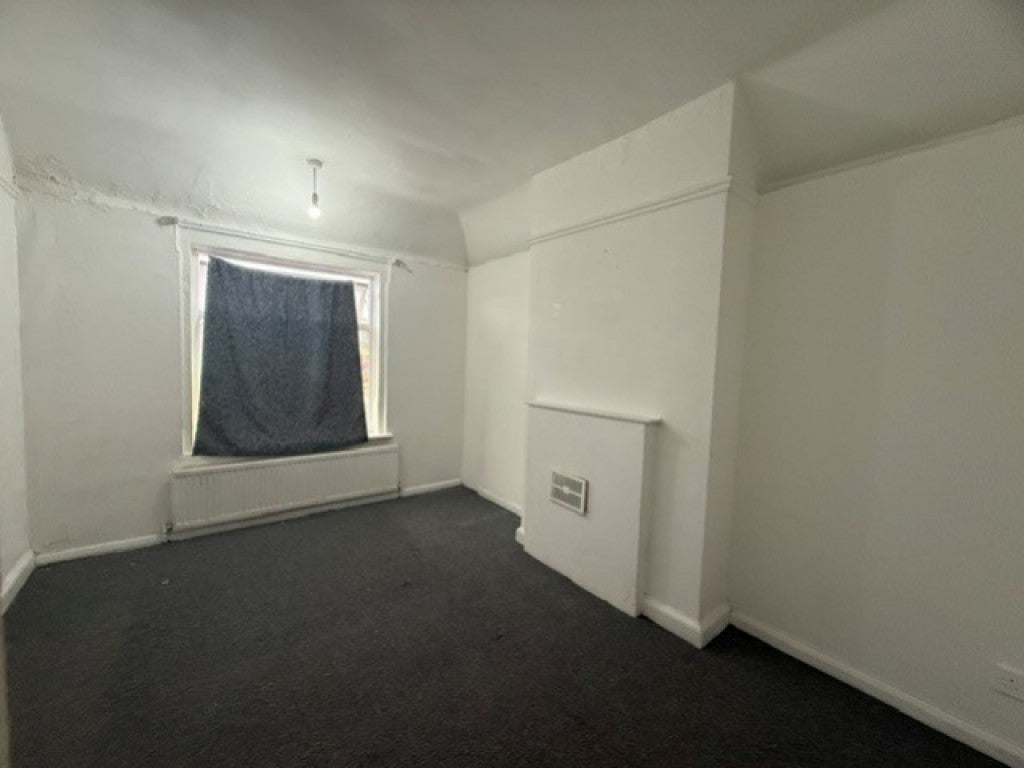 Flat High Street in Greater London