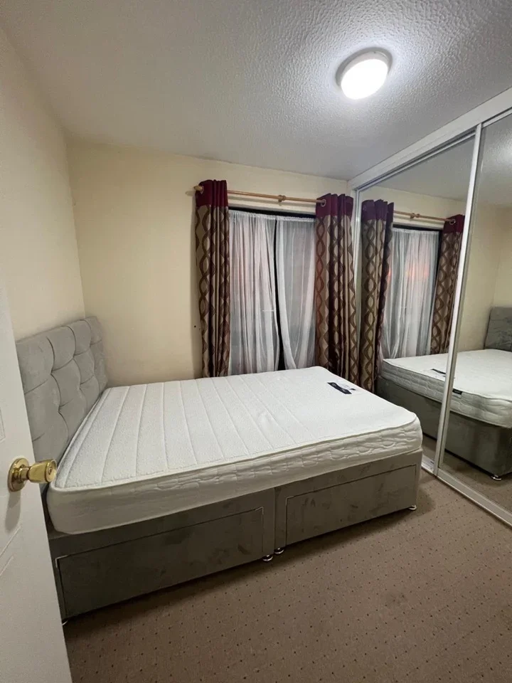 Flat Evelyn Denington Road in Greater London