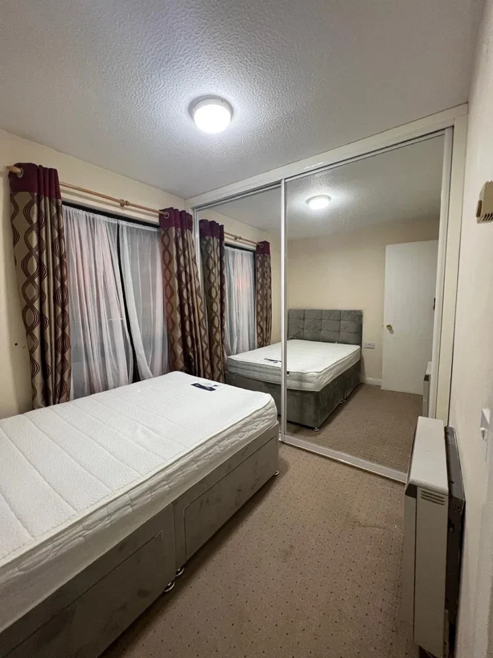 Flat Evelyn Denington Road in Greater London