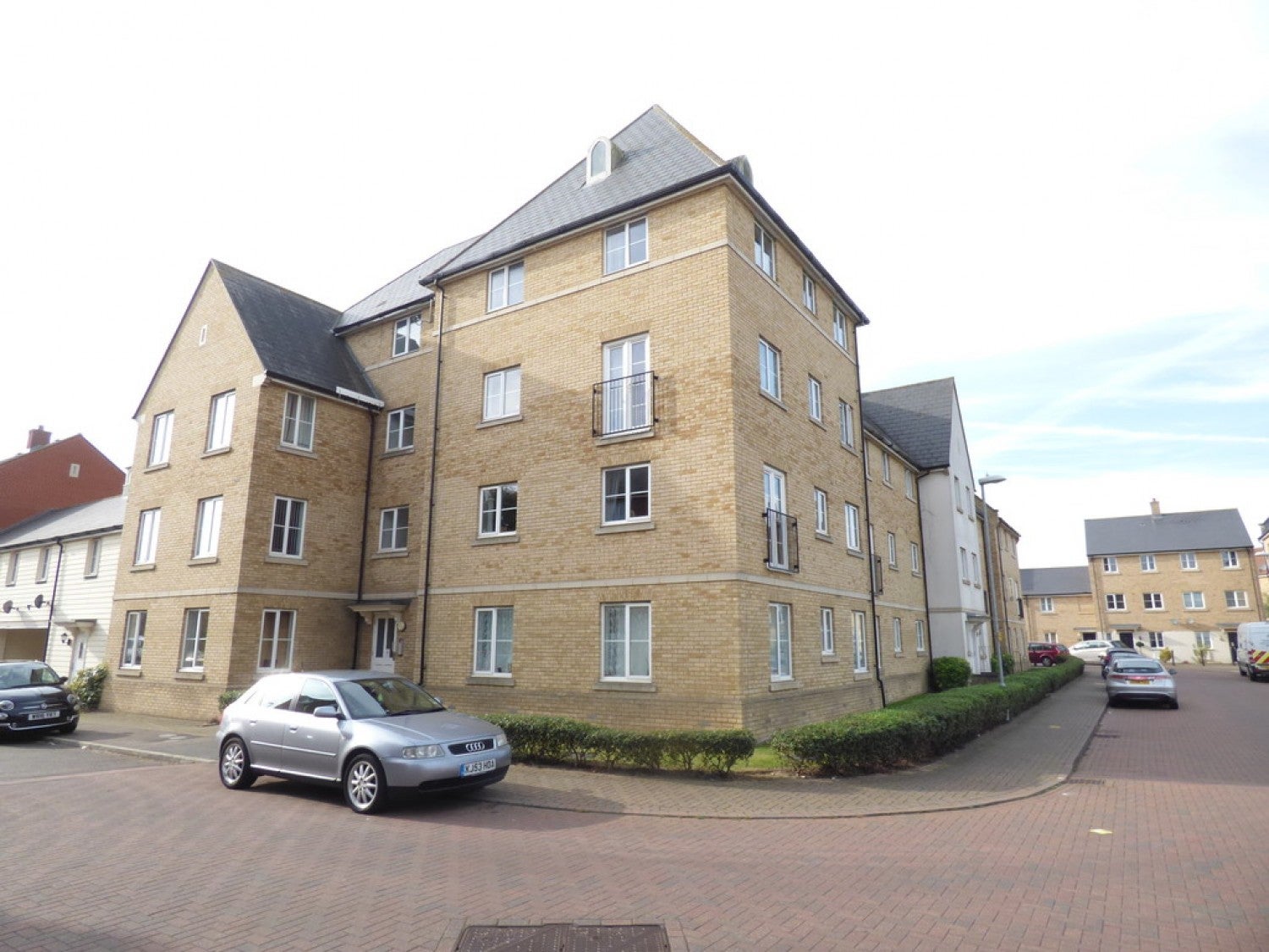 Flat Mortimer Gardens in Colchester