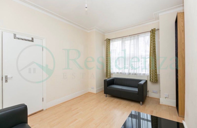 Room Blakenham Road in Greater London