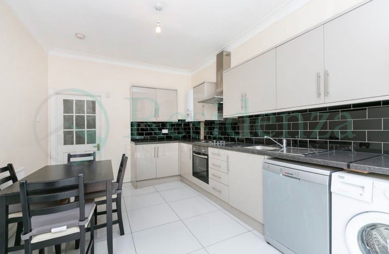 Room Blakenham Road in Greater London