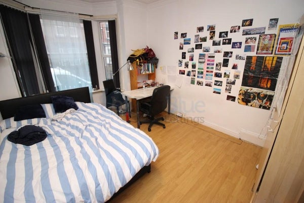 Room Blenheim Square in Leeds