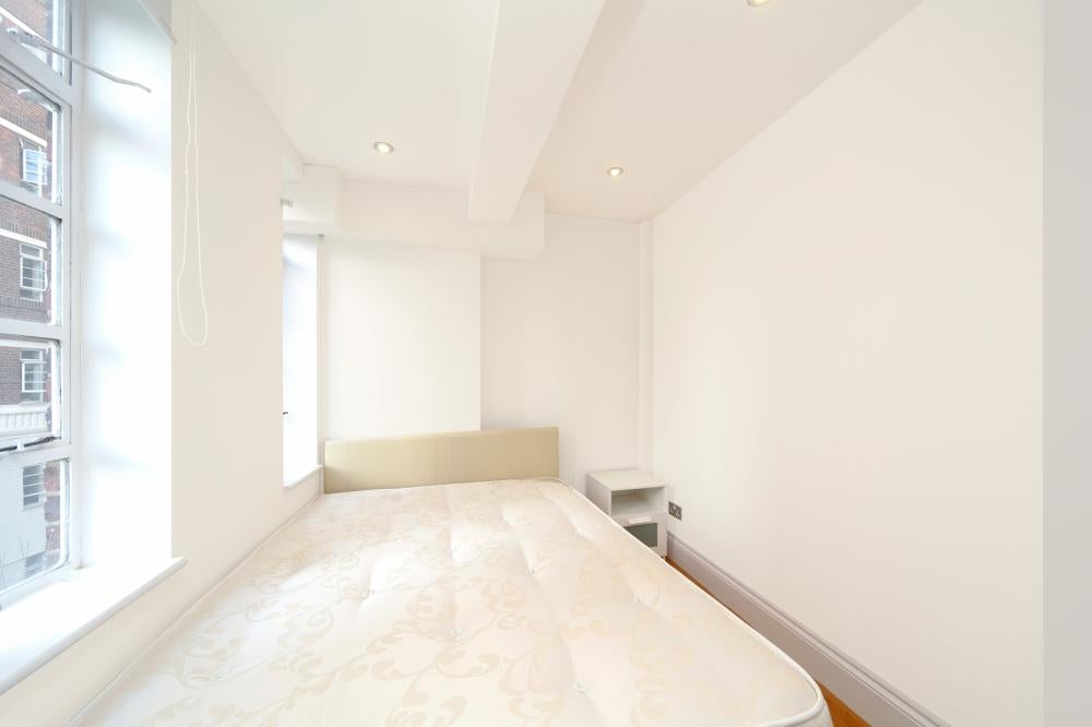 Flat Sloane Avenue in Greater London