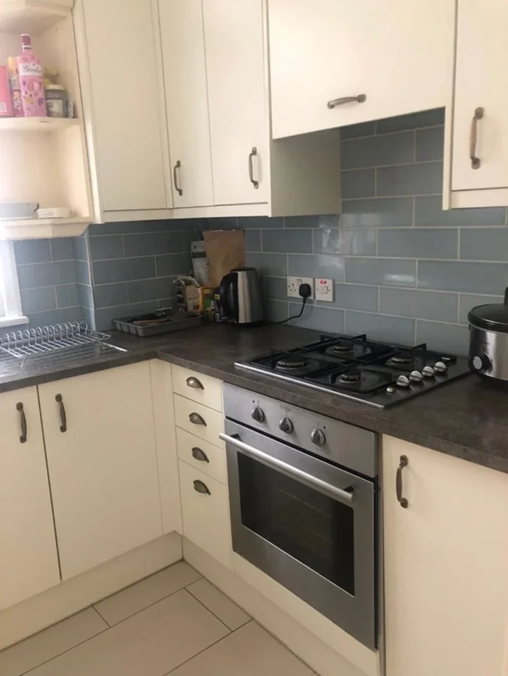 Room Melrose Avenue in Greater London