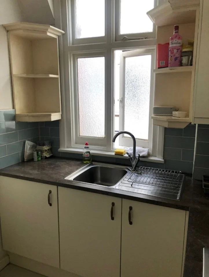 Room Melrose Avenue in Greater London