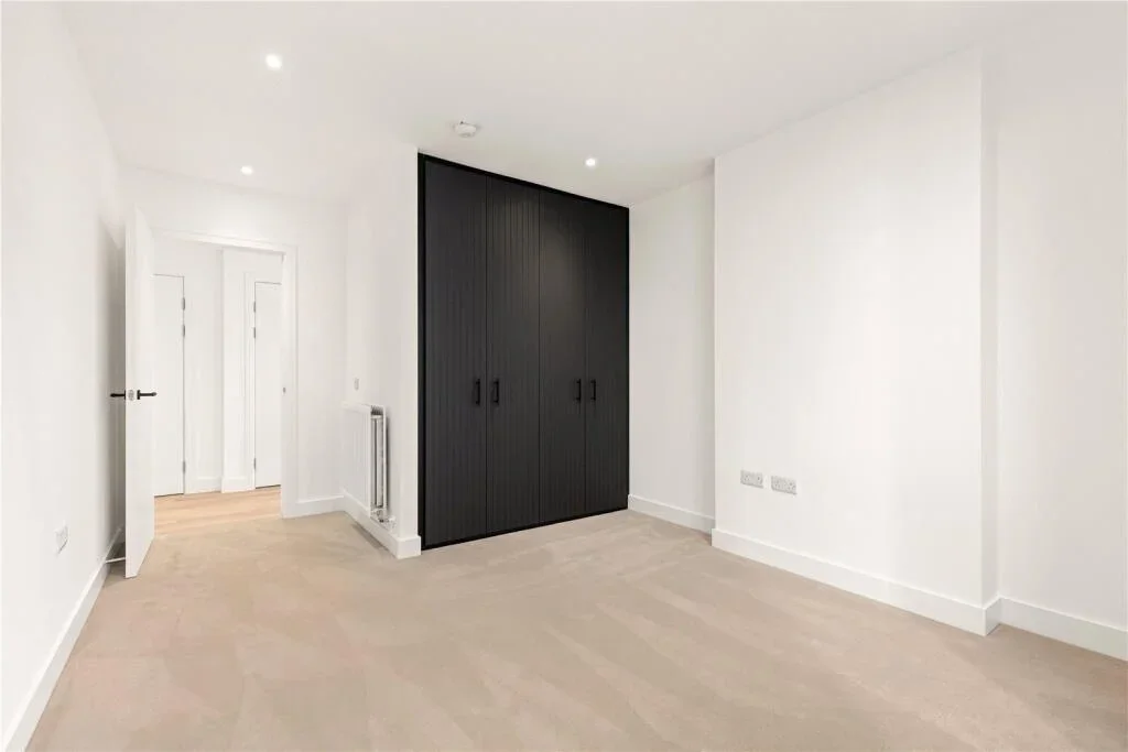 Flat Friary Road in Greater London