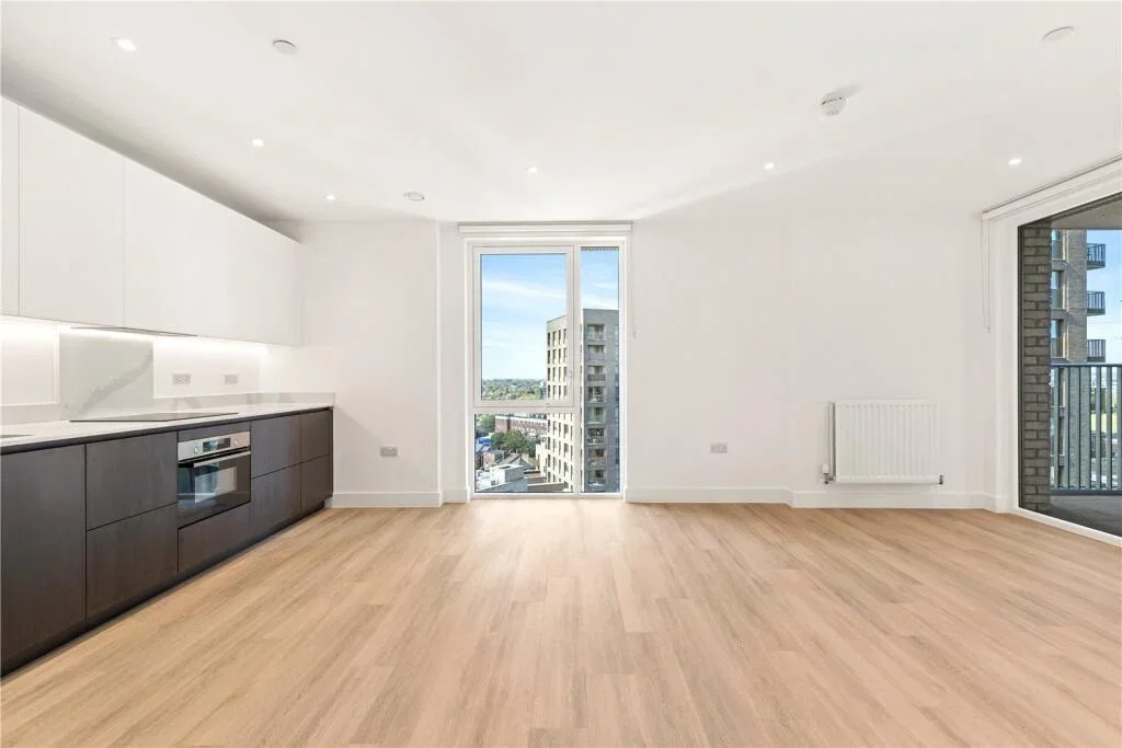Flat Friary Road in Greater London