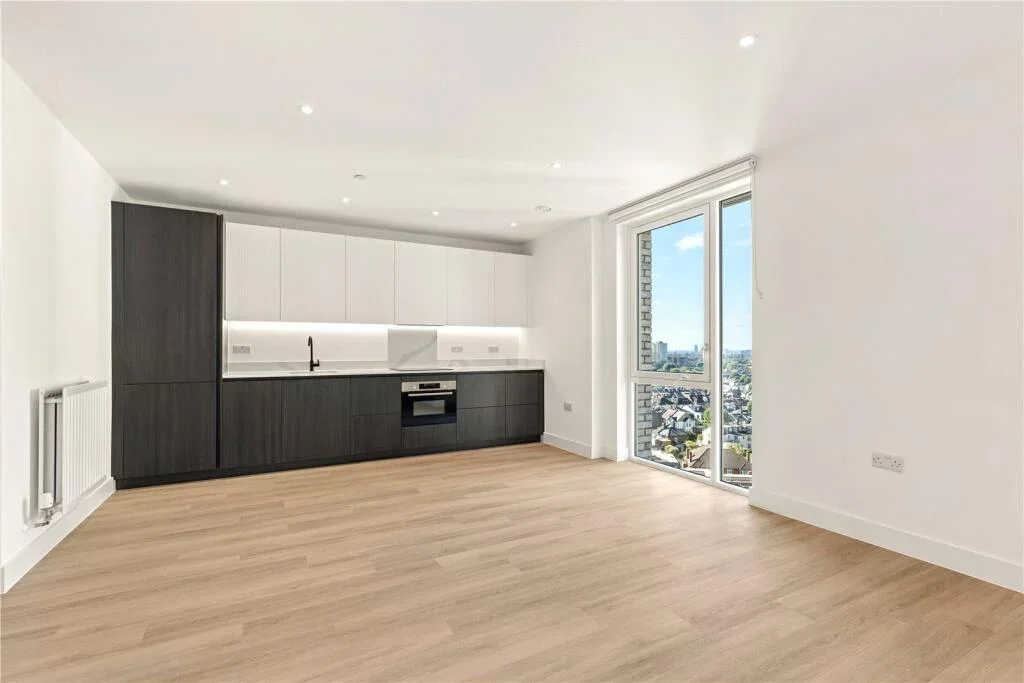 Flat Friary Road in Greater London