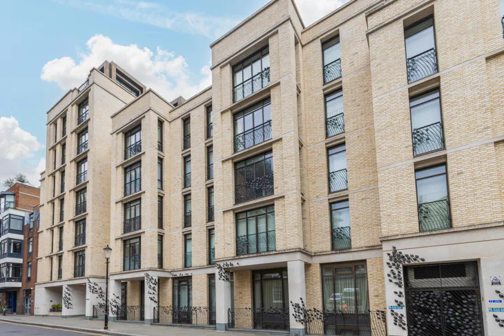 Flat Young Street in Greater London