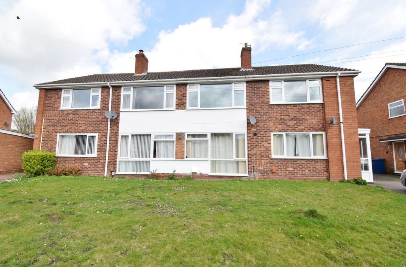 Flat Rangifer Road in Lichfield