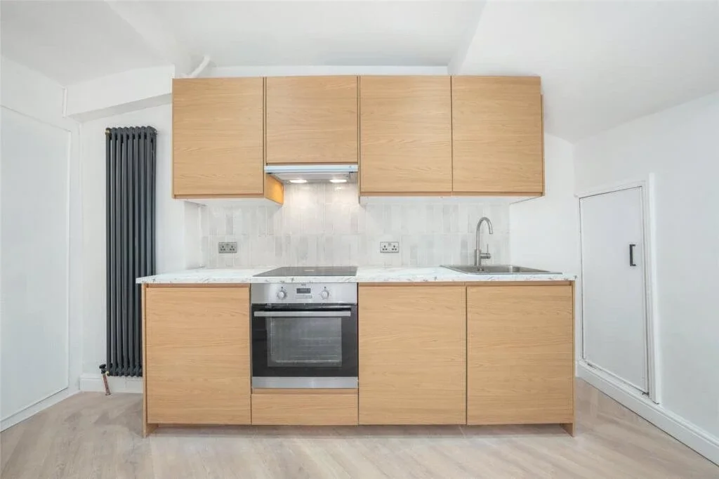 Flat Tasker Road in Greater London