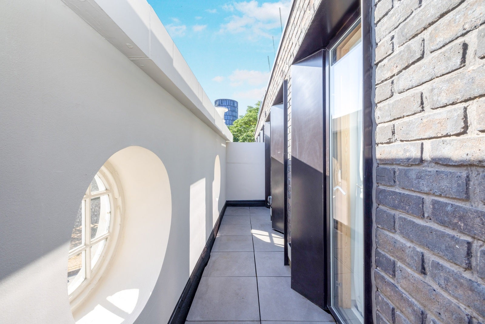Flat Pitfield Street in Greater London