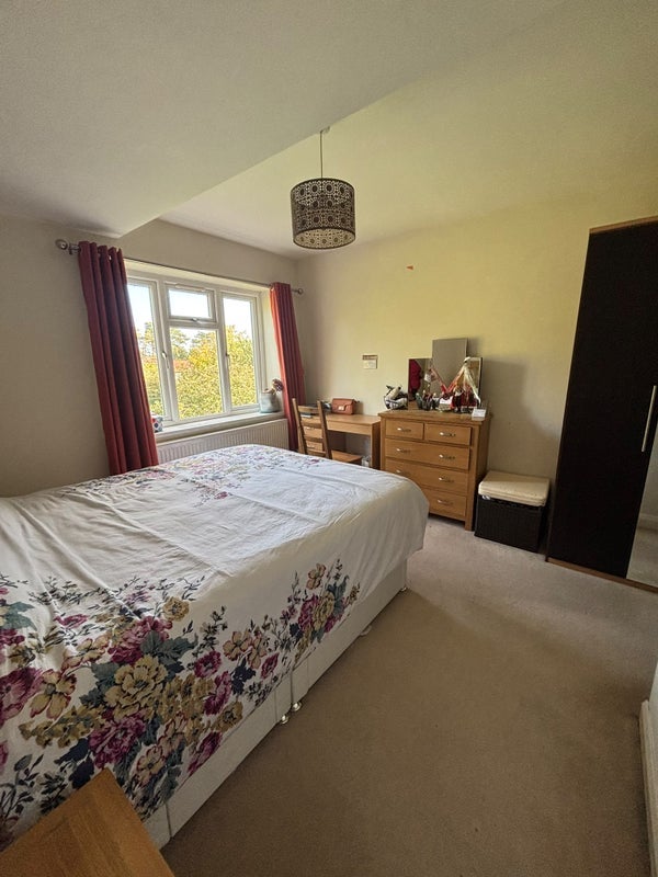 Room Selly Avenue in Birmingham