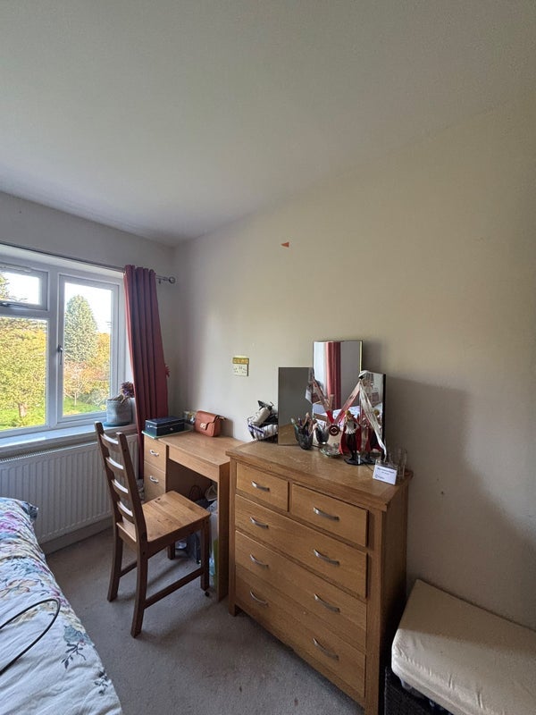 Room Selly Avenue in Birmingham