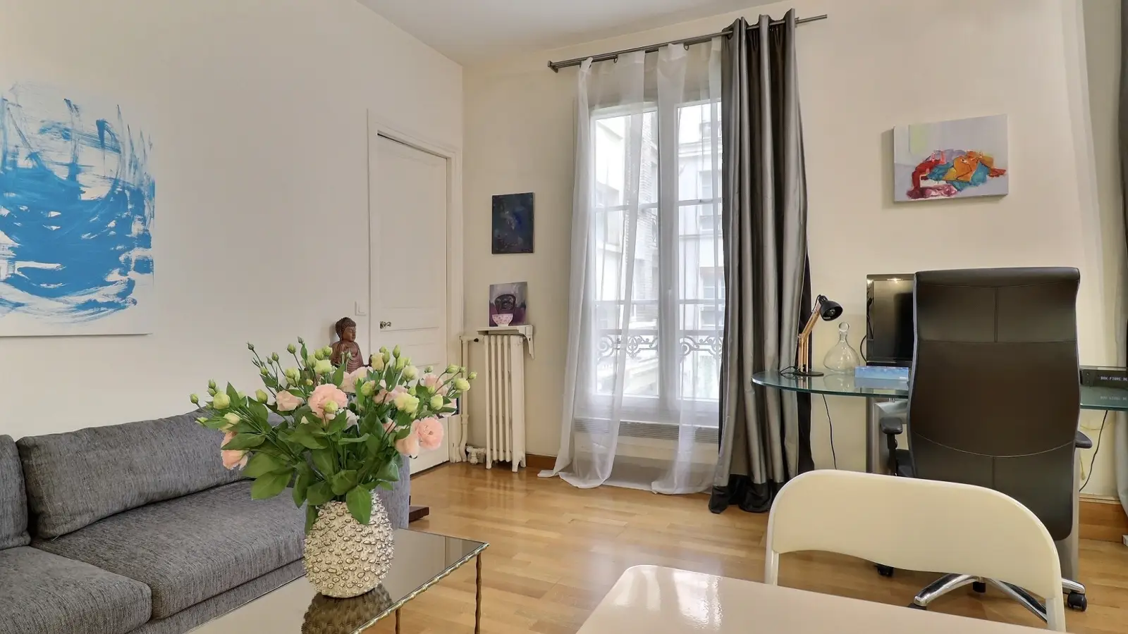 Flat Avenue Georges Mandel in Paris