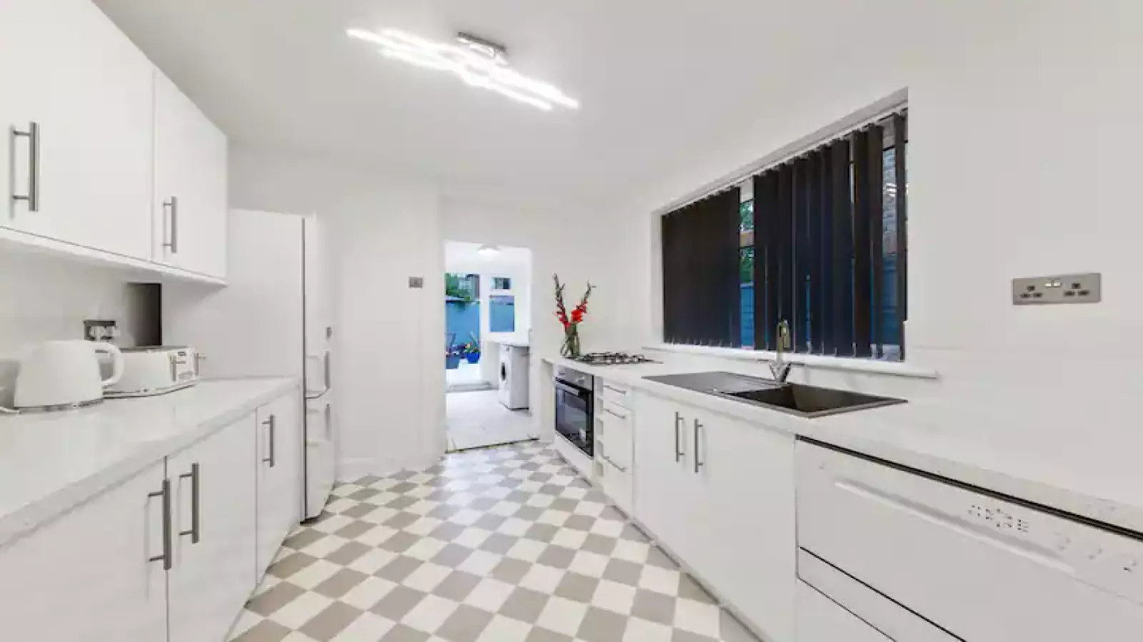 Flat Meath Road in Greater London