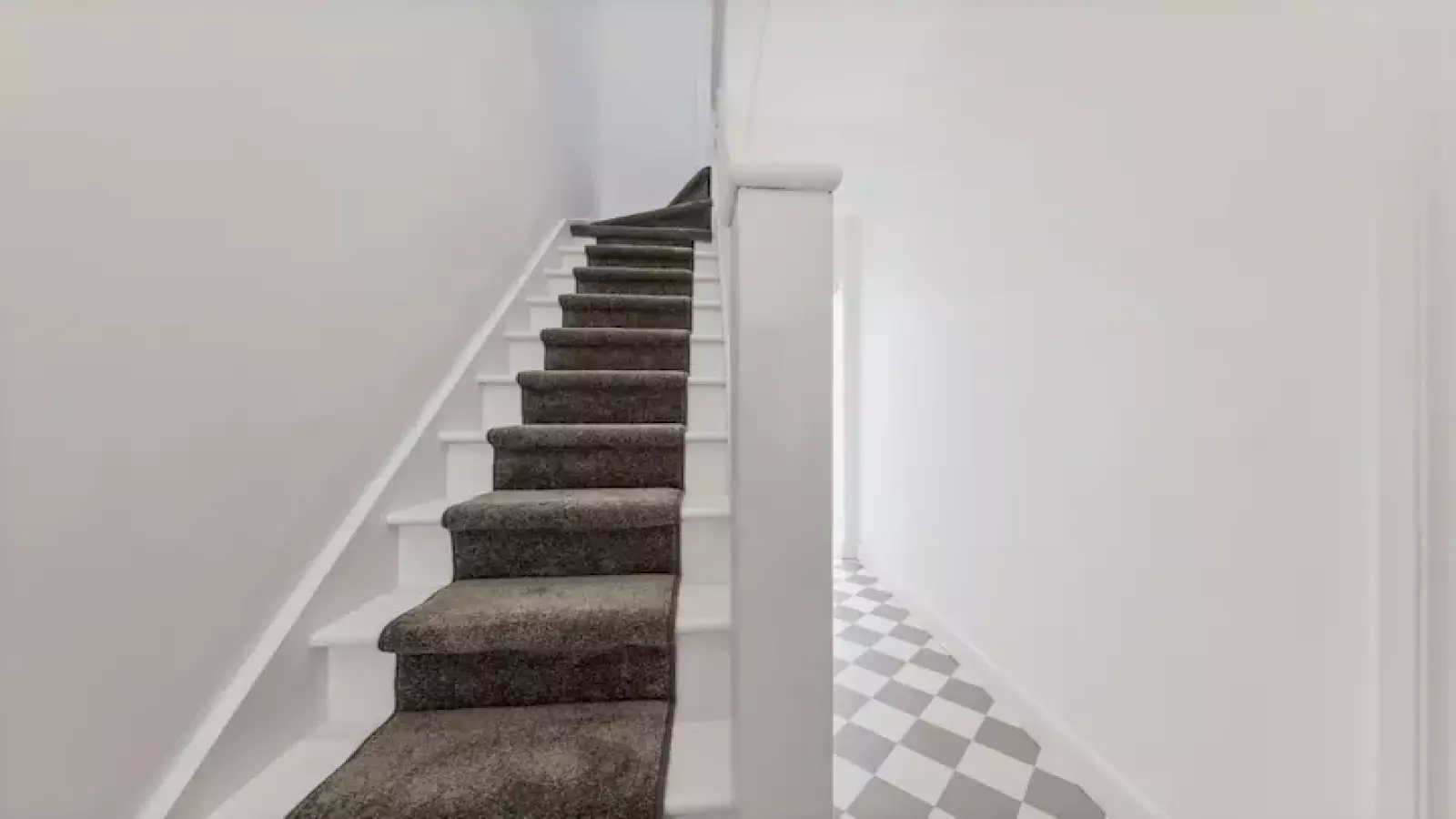 Flat Meath Road in Greater London