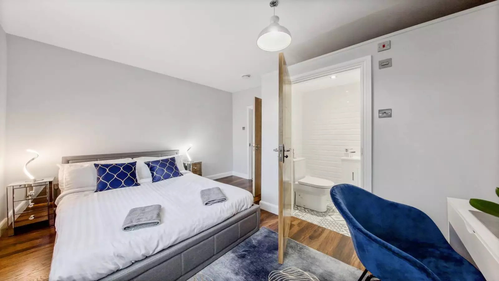 Flat Meath Road in Greater London
