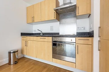 Flat Elm Crescent in Greater London