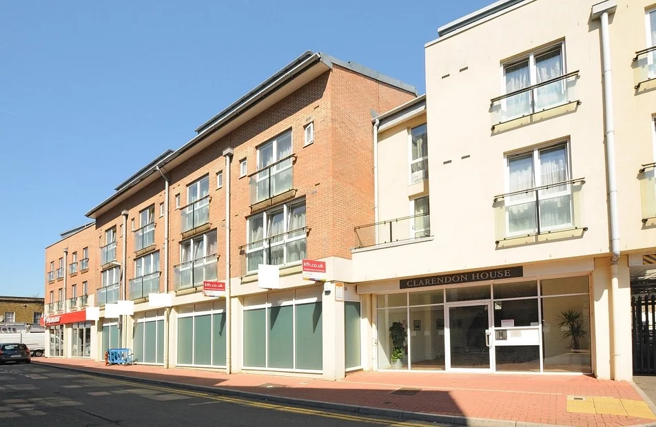 Flat Elm Crescent in Greater London