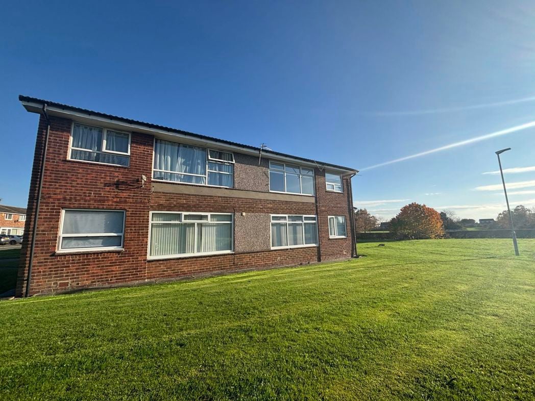 Flat Stakeford Lane in Guide Post