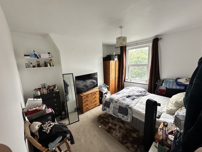Room Ilderton Road in Greater London
