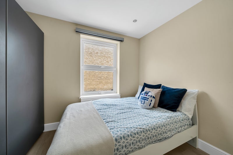 Room Trafalgar Road in Greater London