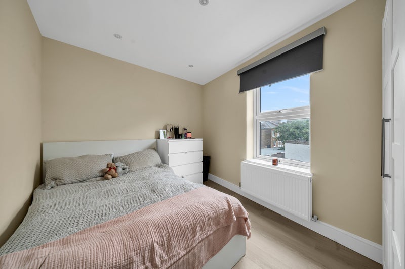 Room Trafalgar Road in Greater London