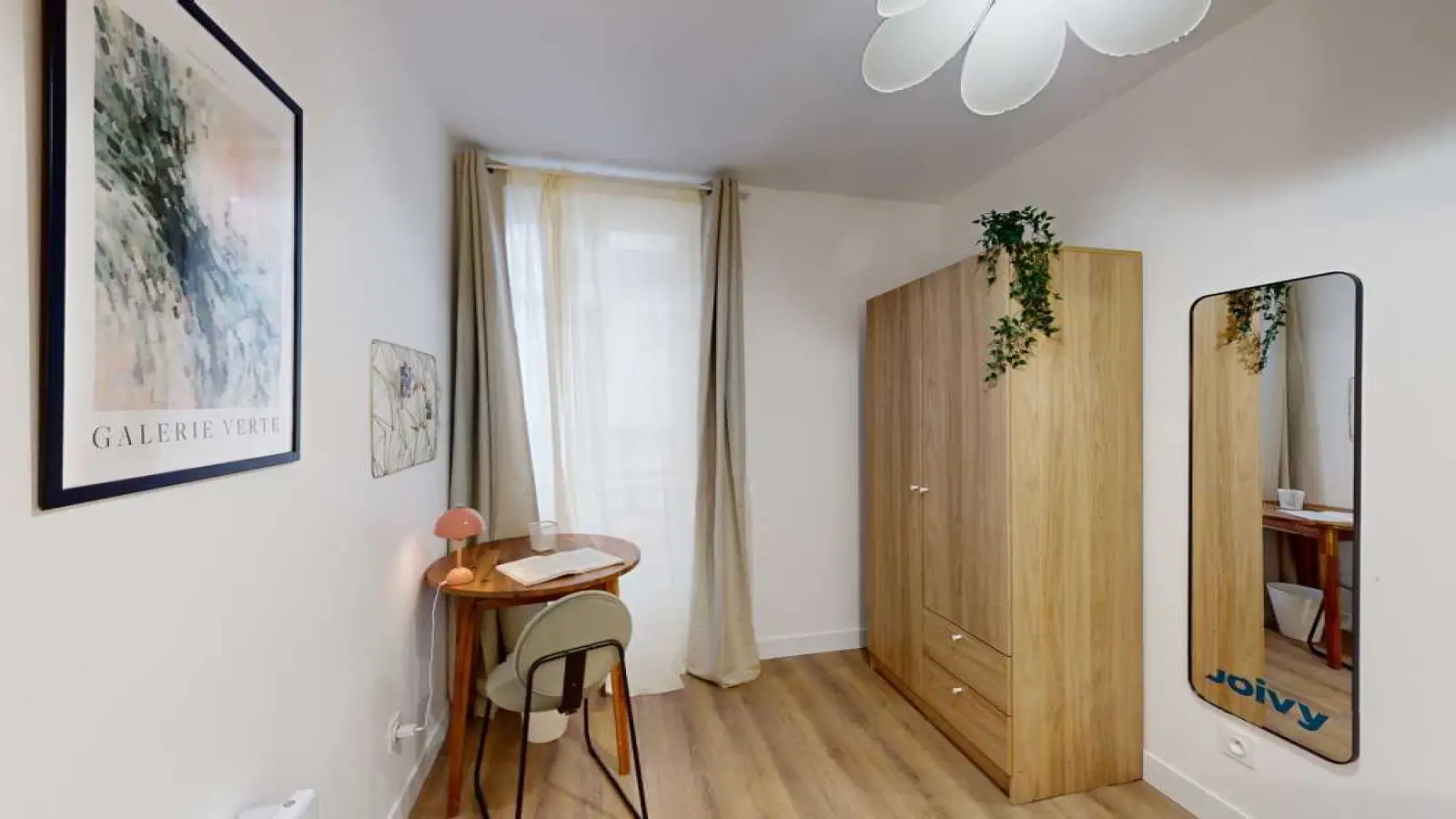 Room Passage Hébrard in Paris