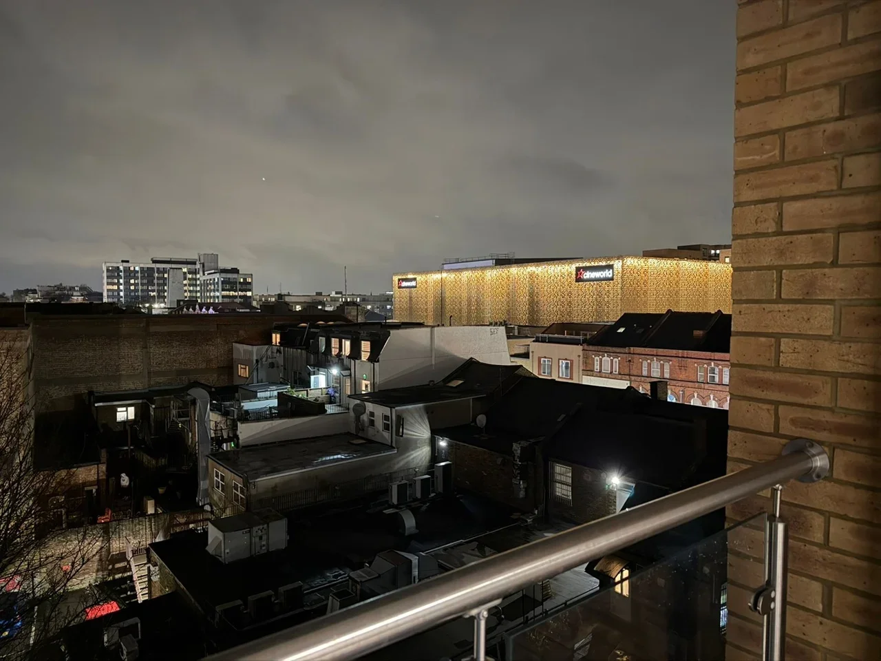 Flat Hanworth Road in Greater London