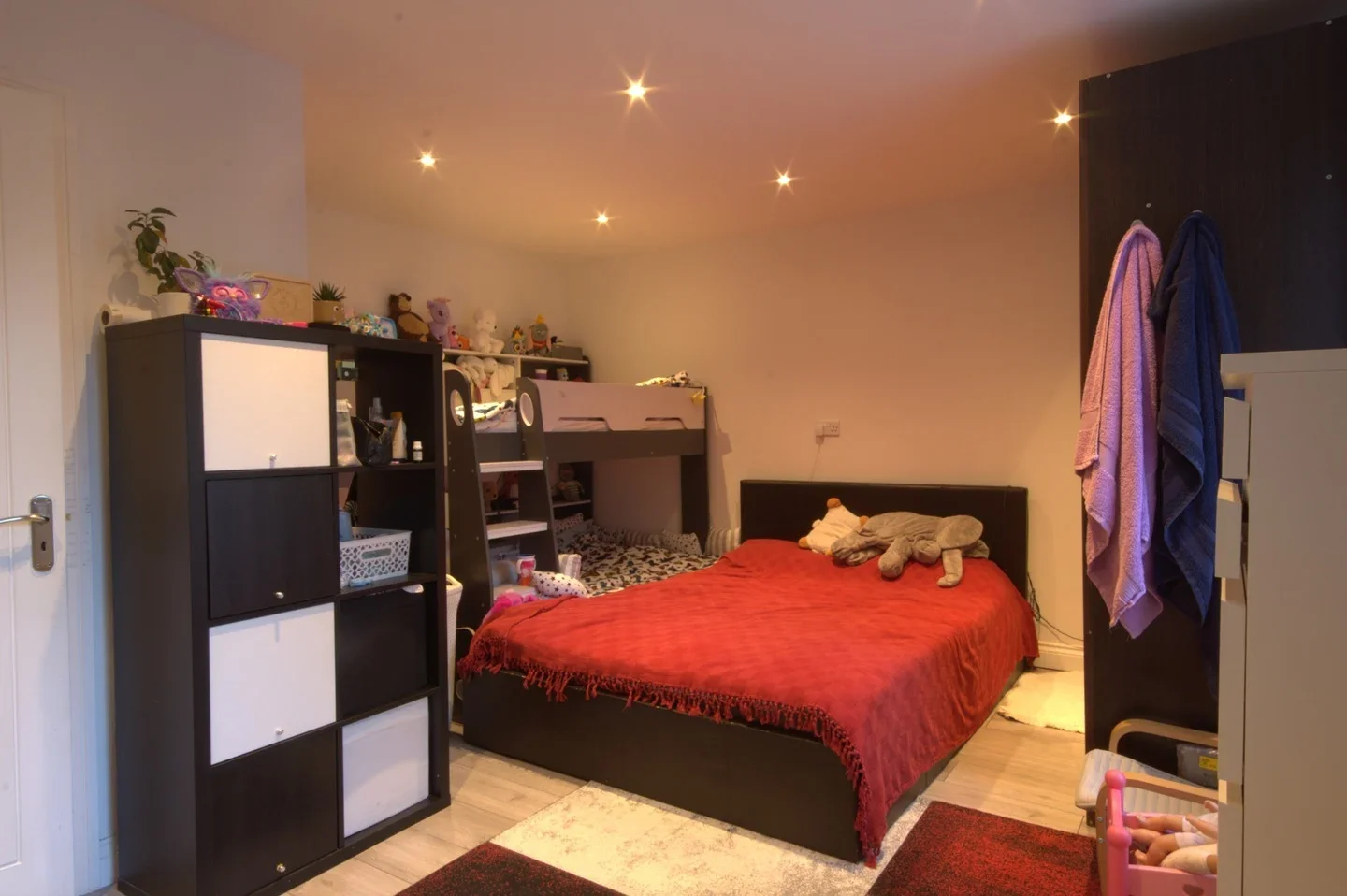 House Kimbolton Close in Greater London