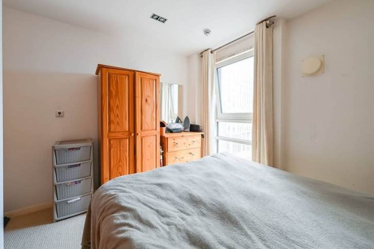 Flat Limeharbour in Greater London