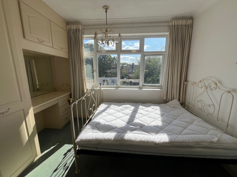 Room Springfield Avenue in Greater London